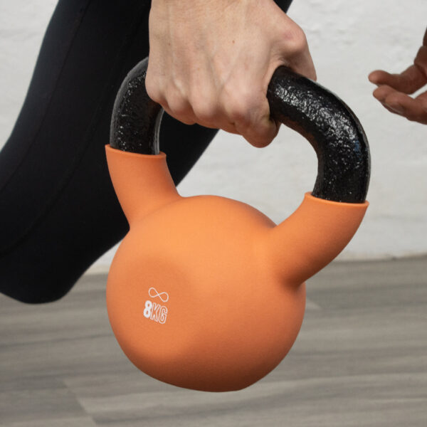 8kg cast iron kettlebell single hand hold